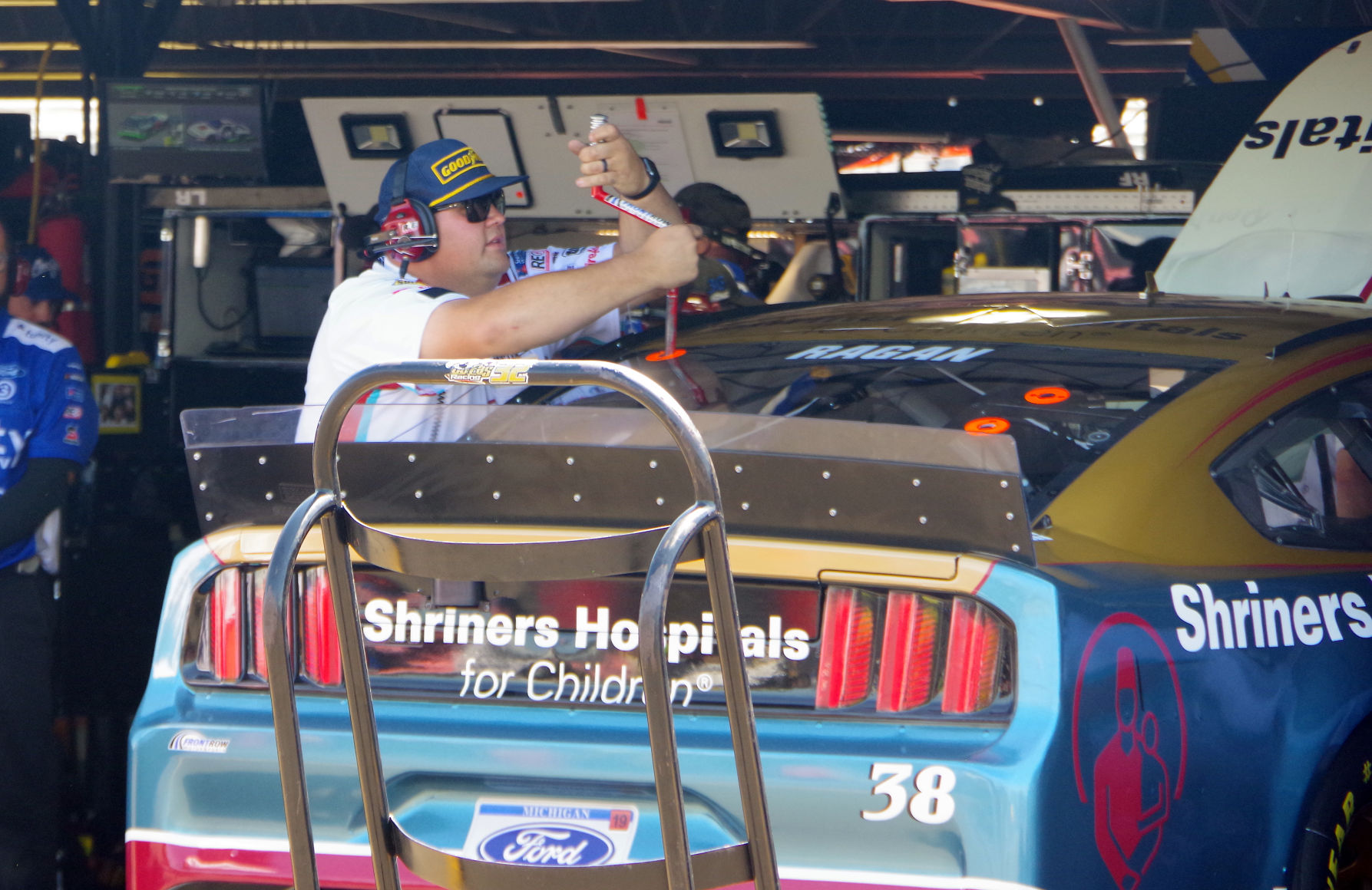 Friday at the Bojangles' Southern 500